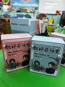 〔2025-09-09〕本校學生們感恩獻禮 盲盒傳遞教師節感恩