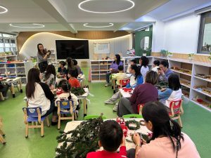 〔2025-12-15〕海星中學家教會舉辦親子聖誕花環DIY工作坊